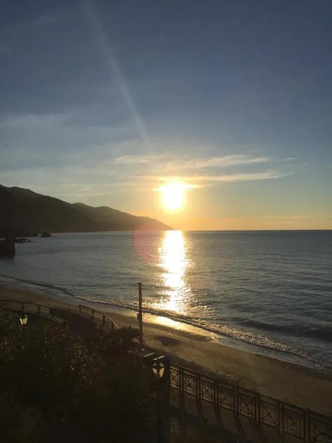 Guest house Case Rosse - Top Floor - With Air Cond Riomaggiore